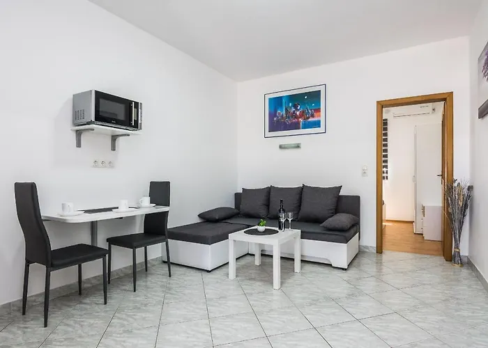 Skundric Apartment Vir