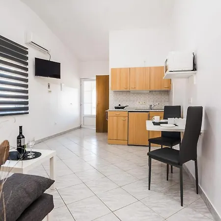 Skundric Apartment *